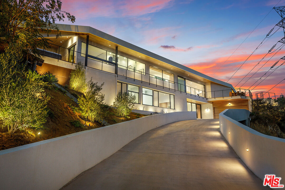 6825 Mulholland Drive, Hollywood Hills