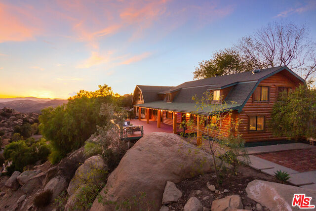 7429 Studio Road, West Hills